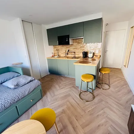 Perfectly Located Between Sea And Center Апартаменты